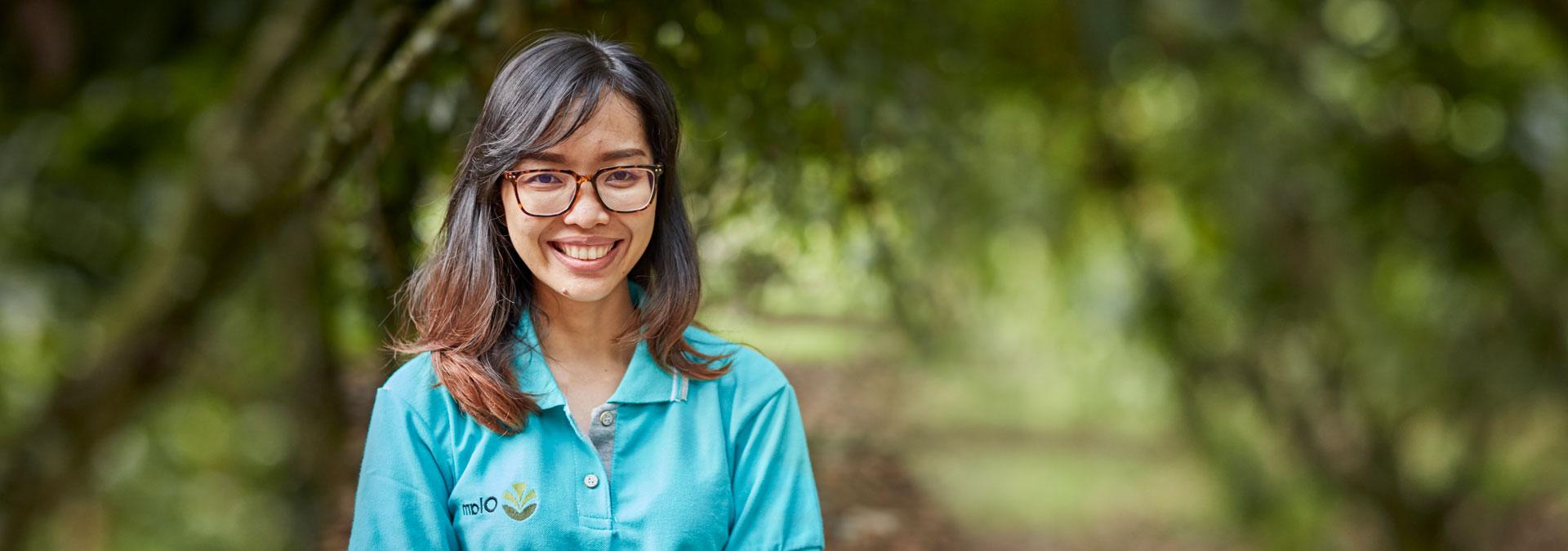 一群推荐买球平台员工：农艺师，贸易商，食品科学家，销售和营销在新加坡. 